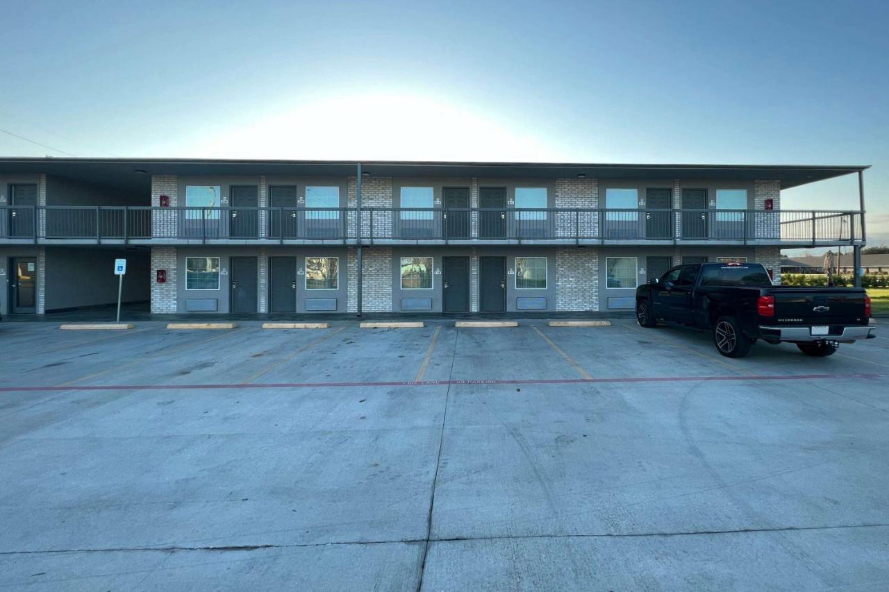 Super 8 By Wyndham Sulphur South Exterior foto